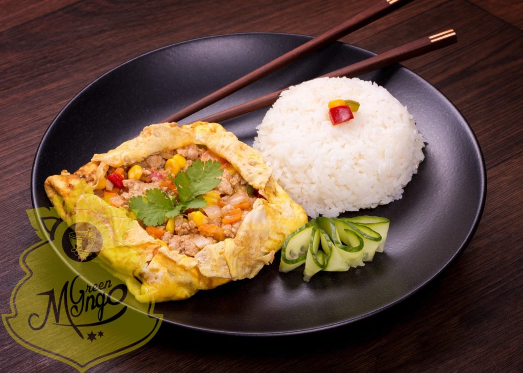 fried-rice-in-omelette-greenmango-lu